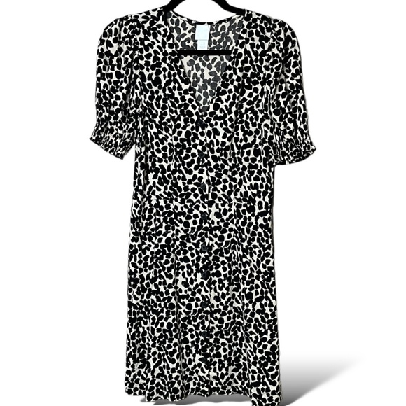 H&M 100% Viscose Button Front Mini Dress Puff Sleeves Animal Print Sz XXS NWOT - Picture 1 of 9